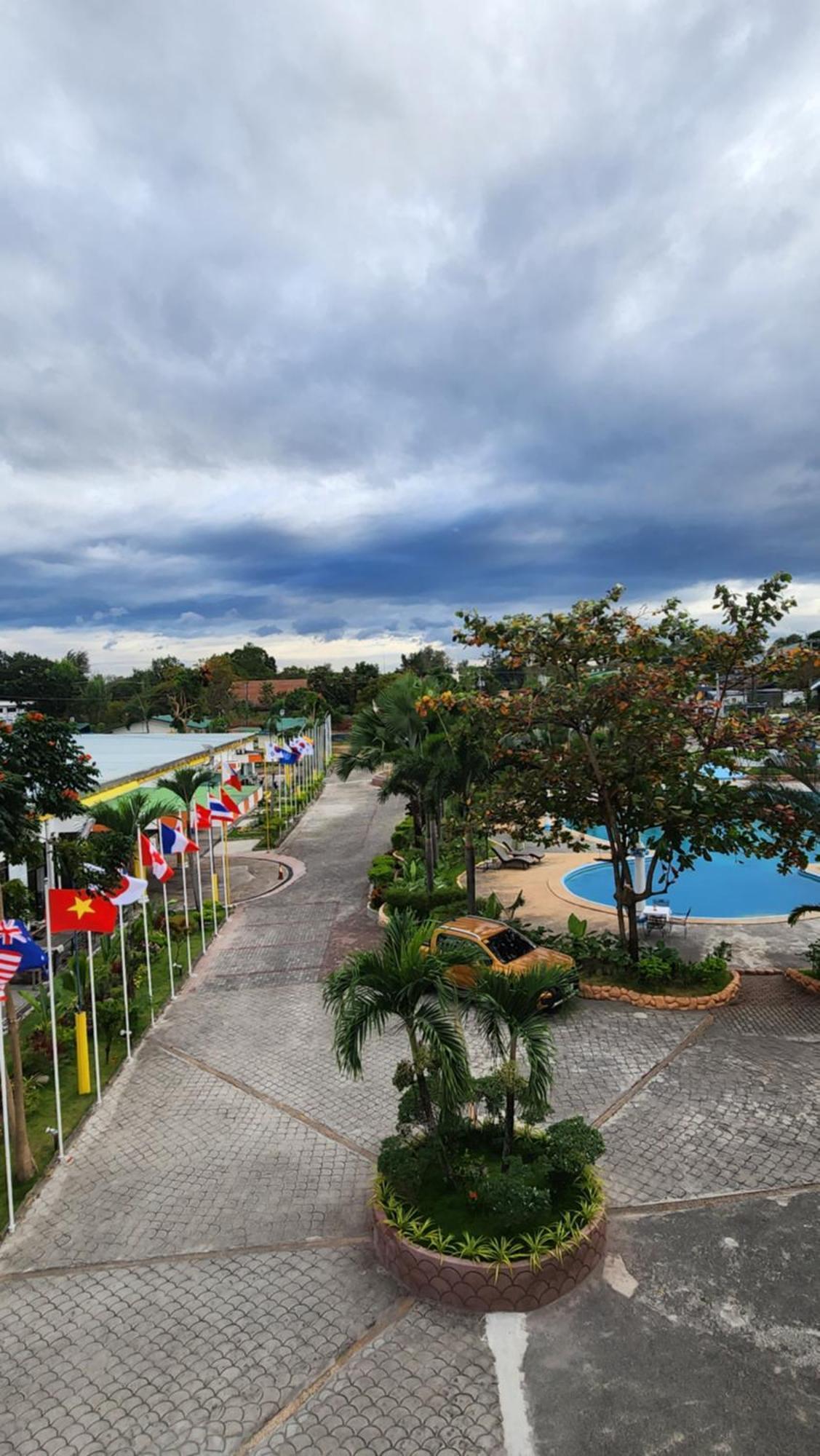 Airport Hotel Clark Clark Freeport Zone Exterior foto